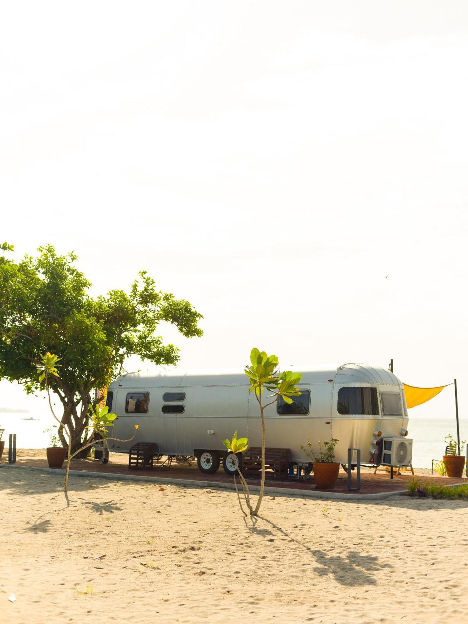 Camperisti Club Laiya Hotel San Juan  Exterior photo